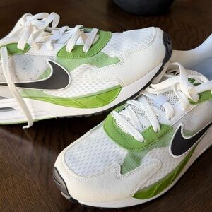 Nike Air Max White and Green Sneakers